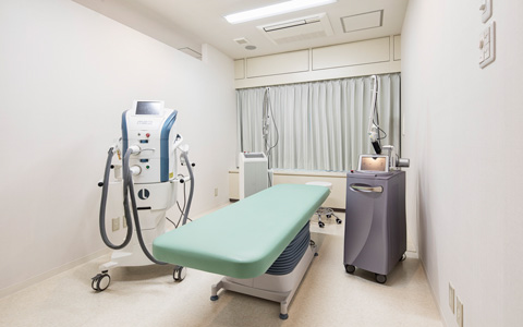 30年超の経歴を持つ院長が全ての輪郭形成術を担当